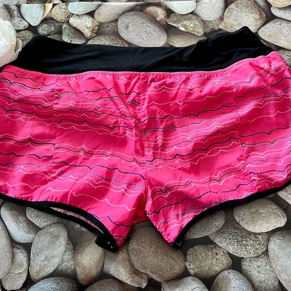 NIKE ATHLETIC SHORTS - Picture 7 of 7